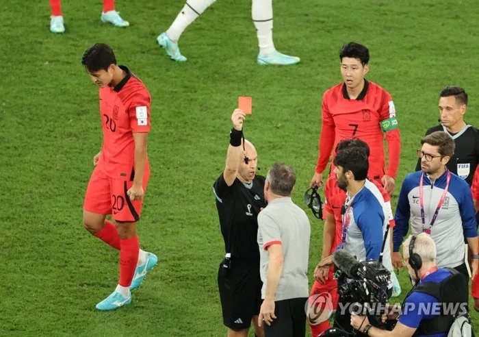 앤서니 테일러 은퇴 총정리 : 손흥민 레드카드부터 벤투 퇴장까지 831경기 심판 인생